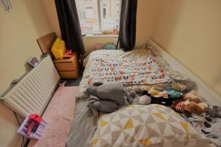 2 bedroom House in Manor Avenue, Leeds - Photo 4