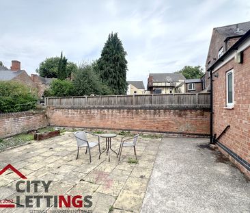 5 Bedroom Mid Terraced House - Photo 6