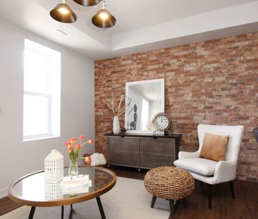 For Lease - 14 1/2 King Street Unit# 207, Oshawa, Ontario - Photo 3