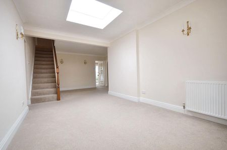 3 bedroom detached house to rent - Photo 3