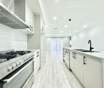 Stunning Family Home! - Photo 3