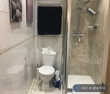 1 bedroom in a house share to rent - Photo 6