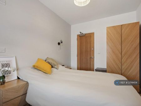 1 bedroom in a house share to rent - Photo 4