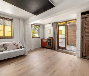 Charming Character Home With Flexible Living - Photo 3