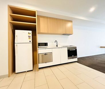 Unfurnished 2 Bedroom Stunner at a Perfect Location! - Photo 4
