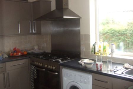 Burnholme Grove, Tang Hall - P1742 - Photo 3