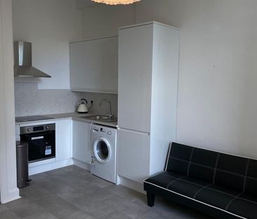 2 Bed Flat, Montgomery Street, EH7 - Photo 6