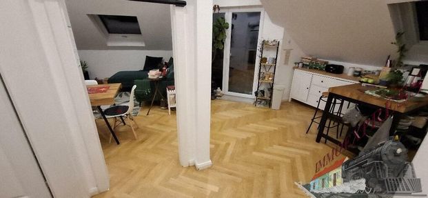 Dachtraum mit Balkon und Klimaanlage sucht langfristige/n Mieter/In - Photo 1