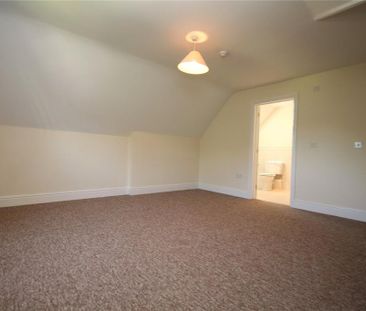 3 bedroom apartment to rent - Photo 2