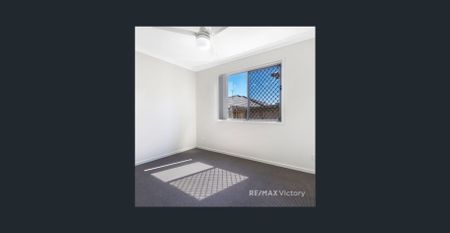 Modern Two Bedroom Duplex WITH A YARD! - Photo 2