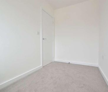 Rowan Way, Huntsgrove, Gloucester, GL2 - Photo 6