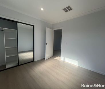 Brand New 2 bedroom plus study Townhouse in central location close ... - Photo 3