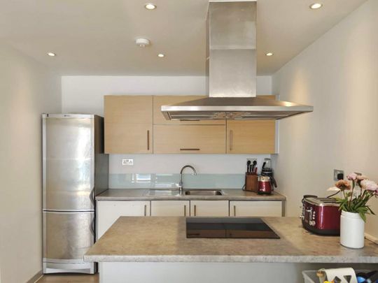 1 Bed Flat, Icona Point, E15 - Photo 1