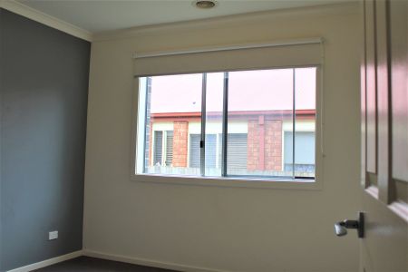 SPACIOUS FAMILY HOME!! - Photo 2