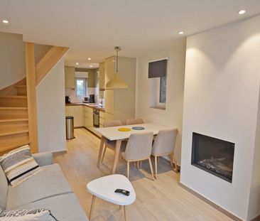 Charmante woning met tuin, terras en 2 slaapkamers. - Photo 1