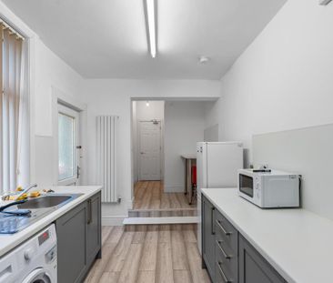 1 bedroom house of multiple occupation to rent - Photo 6