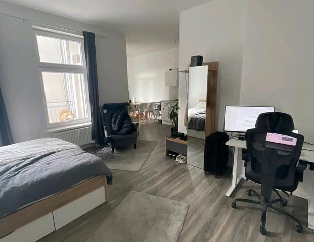 Möbliertes 1ZKB-Apartment mit Balkon unbefristet ab Dezember - Photo 1