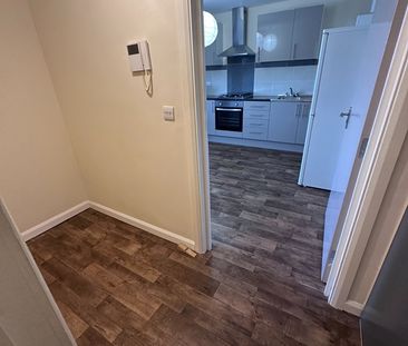 1 Bed Flat, Upper Sutton Lane, TW5 - Photo 3