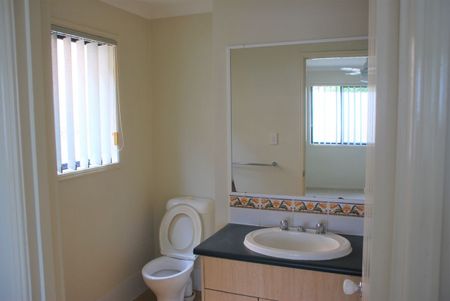 3 BED VILLA IDEALLY SITUATED OFF DAW ROAD RUNCORN - Photos Taken in A Similar Property - Photo 5