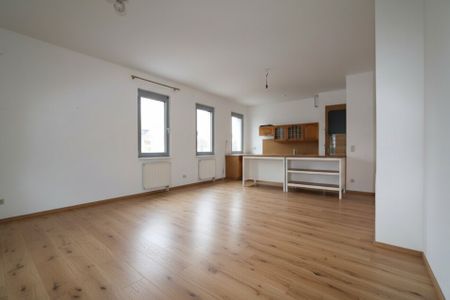 ERSTBEZUG NACH SANIERUNG - Barrierefreie 3-Zimmer-Wohnung im 2. Liftstock mit Wintergarten und Tiefgaragenplatz - Photo 3