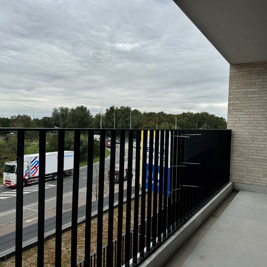 Stijlvol en energiezuinig nieuwbouwappartement met 2 slaapkamers te huur aan de rand van Veurne - Photo 1