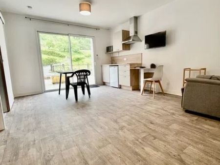 Location Studio 25 m2 à Saint-Clair-de-la-Tour - Photo 2