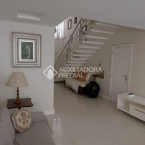 Casa com 4 quartos e 336m² para alugar em Praia dos Amores, Balneário Camboriú. - Photo 1