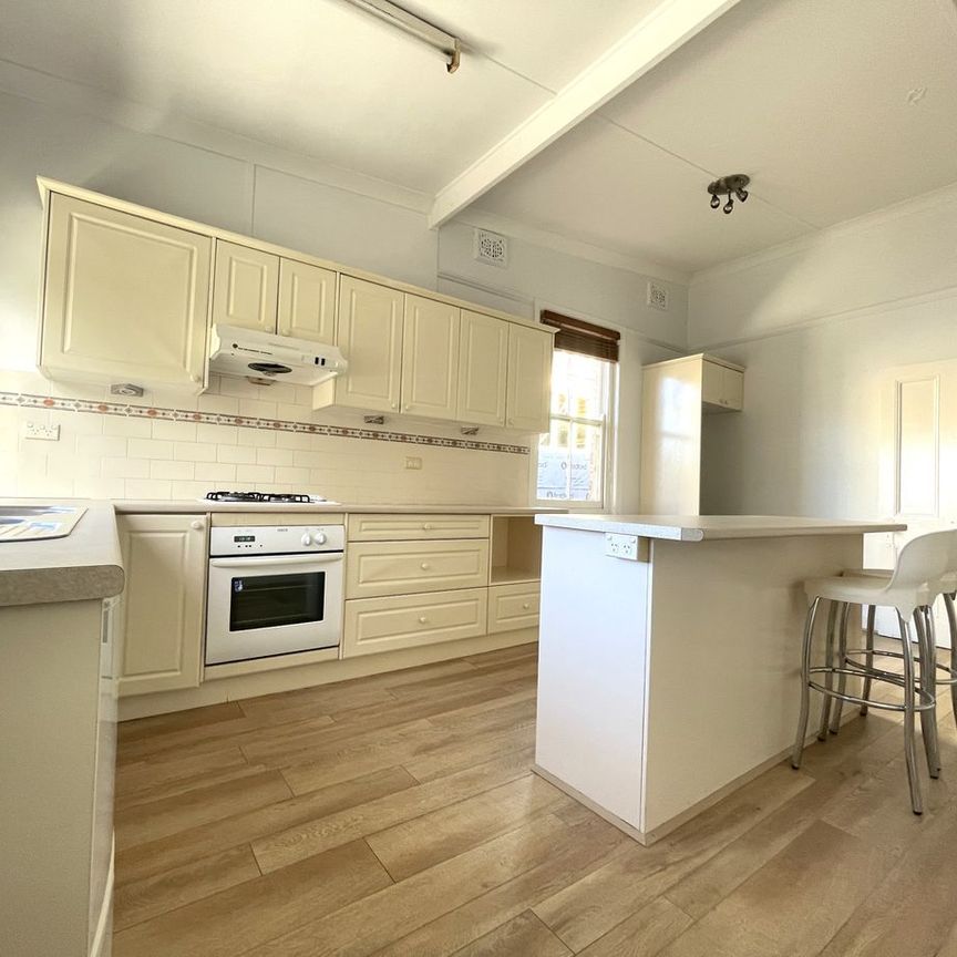 Charming 2 Bedroom Semi Home - Photo 1