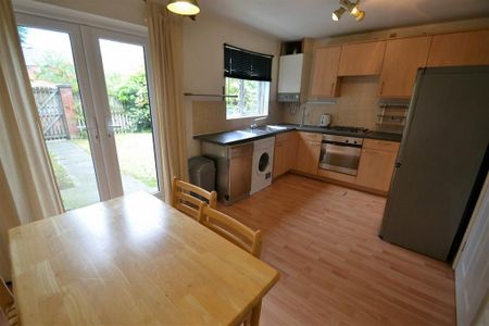 3 bedroom semi-detached house to rent - Photo 5