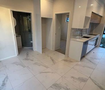 Modern 3 Bedroom Townhouse - Photo 5