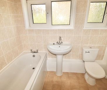 3 bedroom end of terrace house to rent - Photo 5