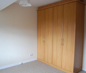 2 bedroom end of terrace house to rent - Photo 3