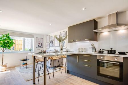 Mixed use to rent - Photo 2