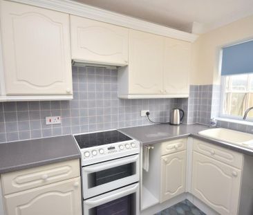 2 bedroom end of terrace house to rent - Photo 3
