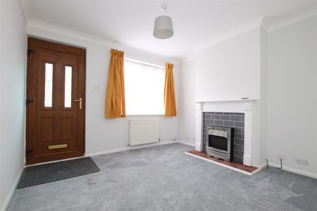 2 bedroom Terraced House to let - Photo 2