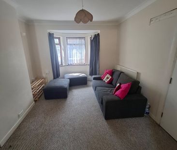 Room in a Shared House, Brickfield Road, SO17 - Photo 1