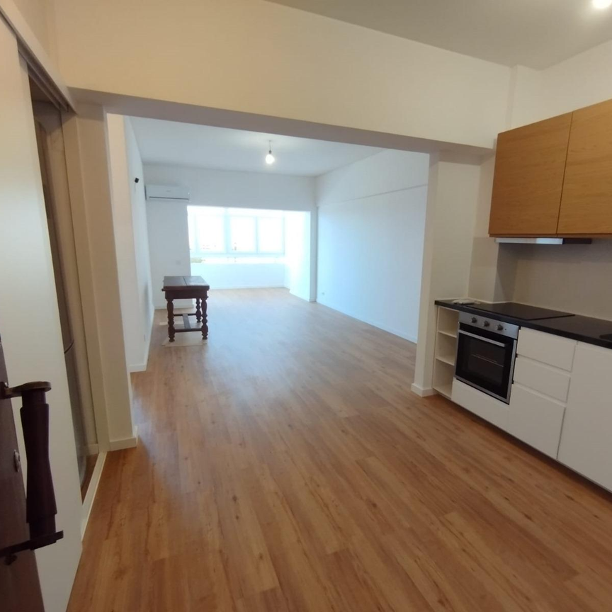 Apartamento T1 totalmente remodelado com vista de mar no centro de Cascais - Foto 1