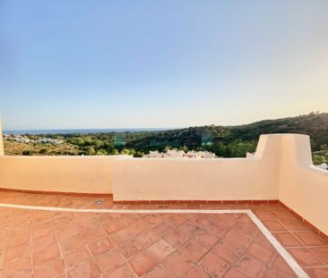 Large Duplex Penthouse in Elviria, Marbella. - Photo 6
