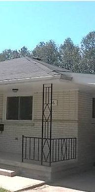 Whole house : 3 brm / 1.5 ba : $2400 + utilities - Photo 1