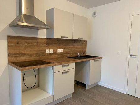 Location Appartement 4 pièces 83m² - Photo 3