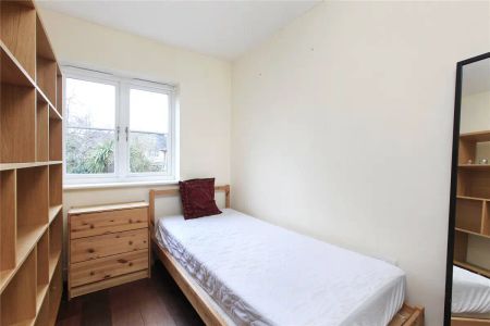 4 bedroom house in Malwood Road - Photo 4