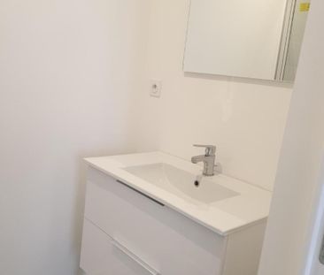 Location Appartement 2 pièces 38m² TOULON 83100 - Photo 2