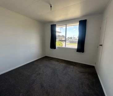 WALTON WAY, FLAXMERE, HASTINGS - Photo 3