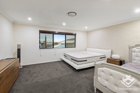 Fully Furnished Luxury 5-Bedroom Home with Appliances--Move-in Ready - Photo 4