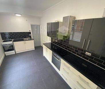 6 bedroom terraced house to rent - Photo 2