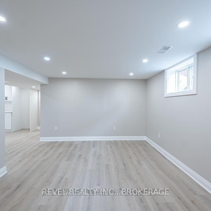 Detached Home For Lease | X8115760 - Photo 1