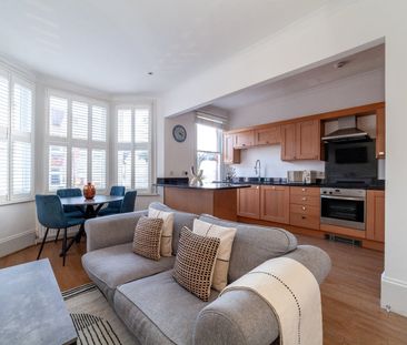 2 Bed Flat, St Johns Road, TW9 - Photo 1