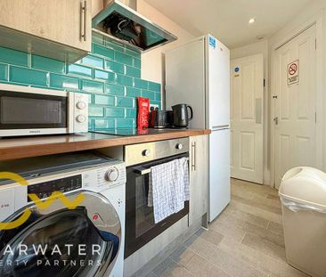1 bedroom in a house share to rent - Photo 3