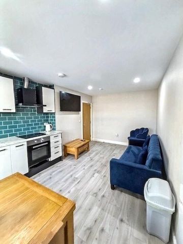 1 bedroom flat to rent - Photo 2