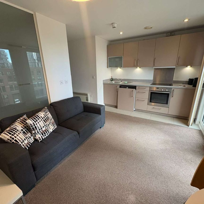AVAILABLE NOW! | Fully Furnished | One Double Bedroom | Concierge | Close proximity to Manchester's Deansgate area. - Photo 1